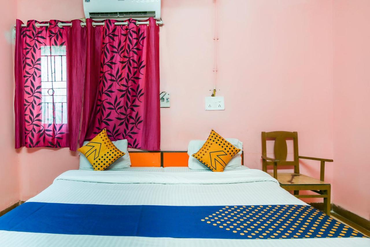 Spot On 67211 Hotel Gokul Daman Ngoại thất bức ảnh